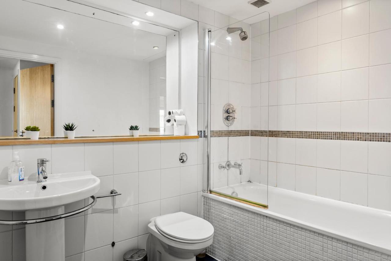 Enchanting Bristol Abode -Sleeps 6 With Balcony! Εξωτερικό φωτογραφία