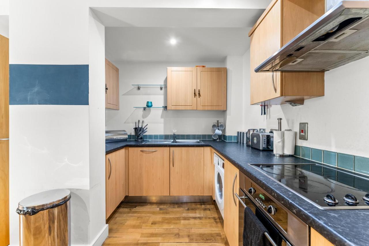 Enchanting Bristol Abode -Sleeps 6 With Balcony! Εξωτερικό φωτογραφία